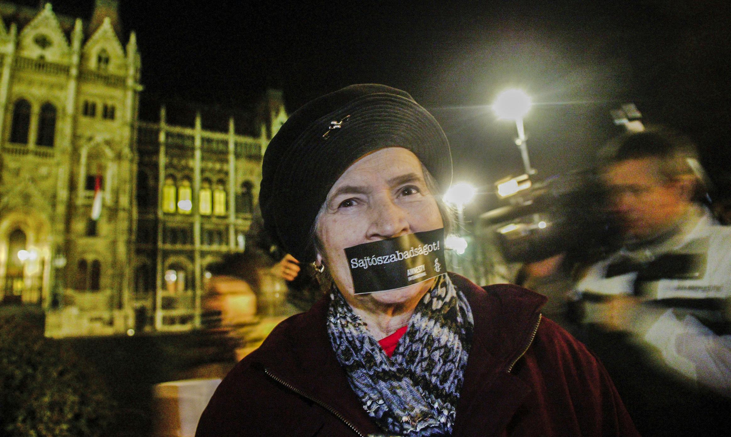 Wie die ungarische Regierung Journalisten drangsaliert
