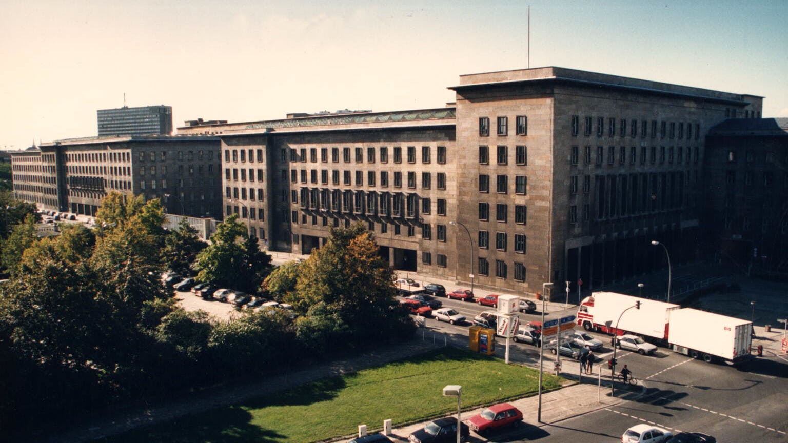 Detlev-Rohwedder-Haus, das Gebäude, in dem die Treuhand untergebracht war. Heute das Bundesfinanzministerium.