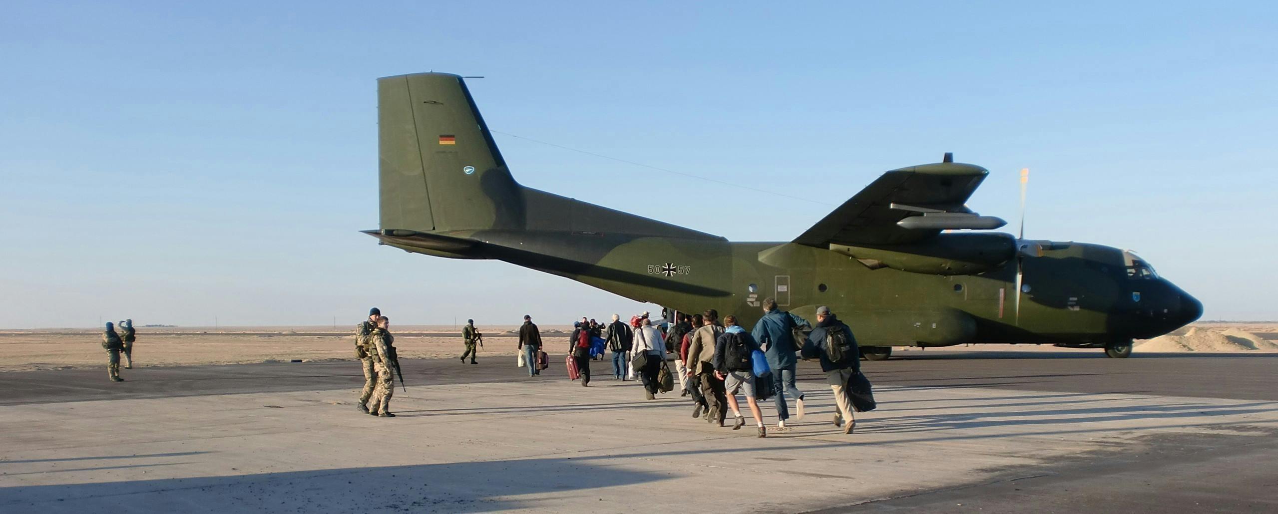 ﻿Bewaffnete Dienstreise: Mit Maschinengewehren nach Libyen 