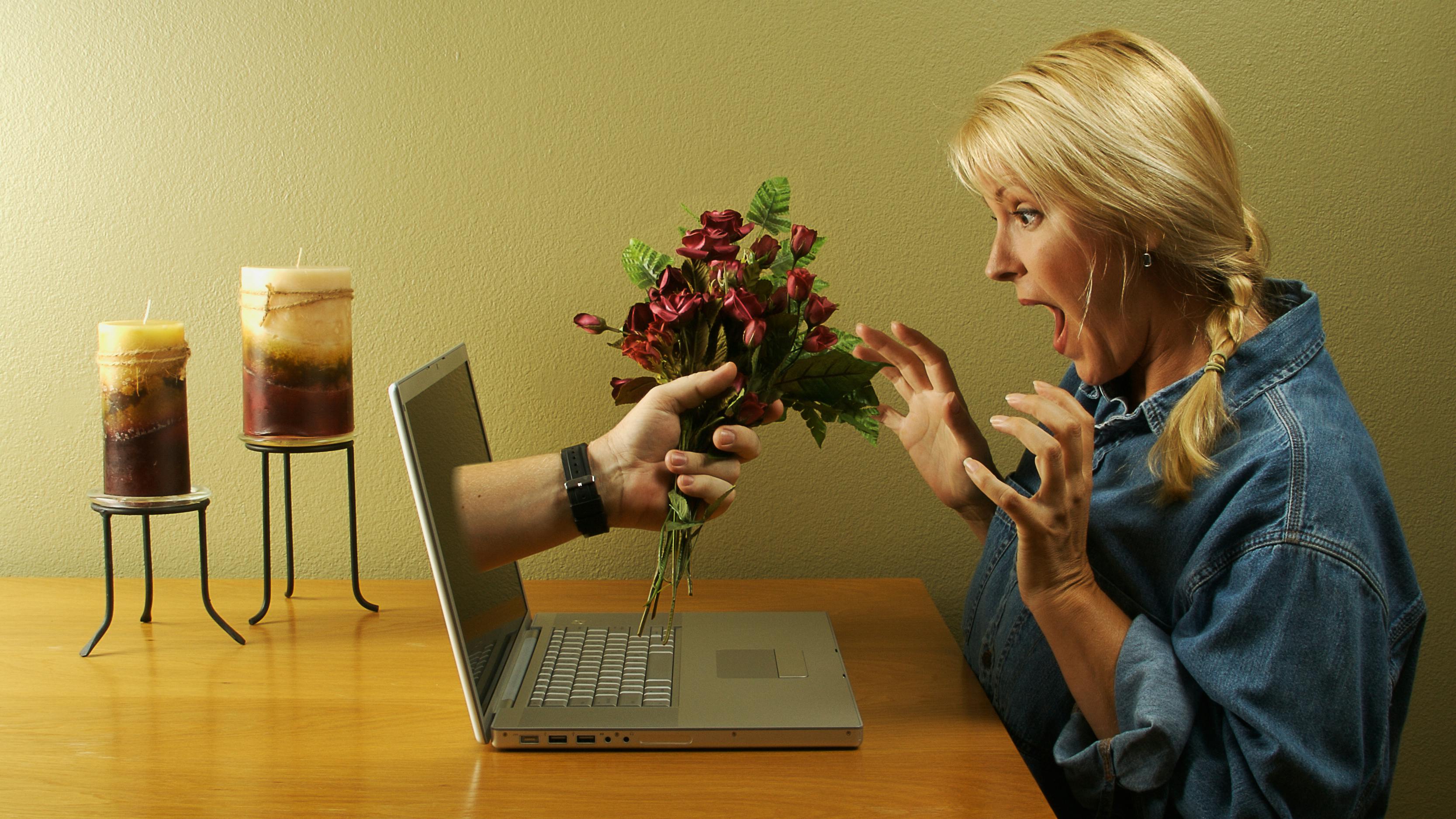 Социальные сети для знакомств. Виртуальная любовь. Женщина в интернете. Разговор в интернете. Отношения в инете.