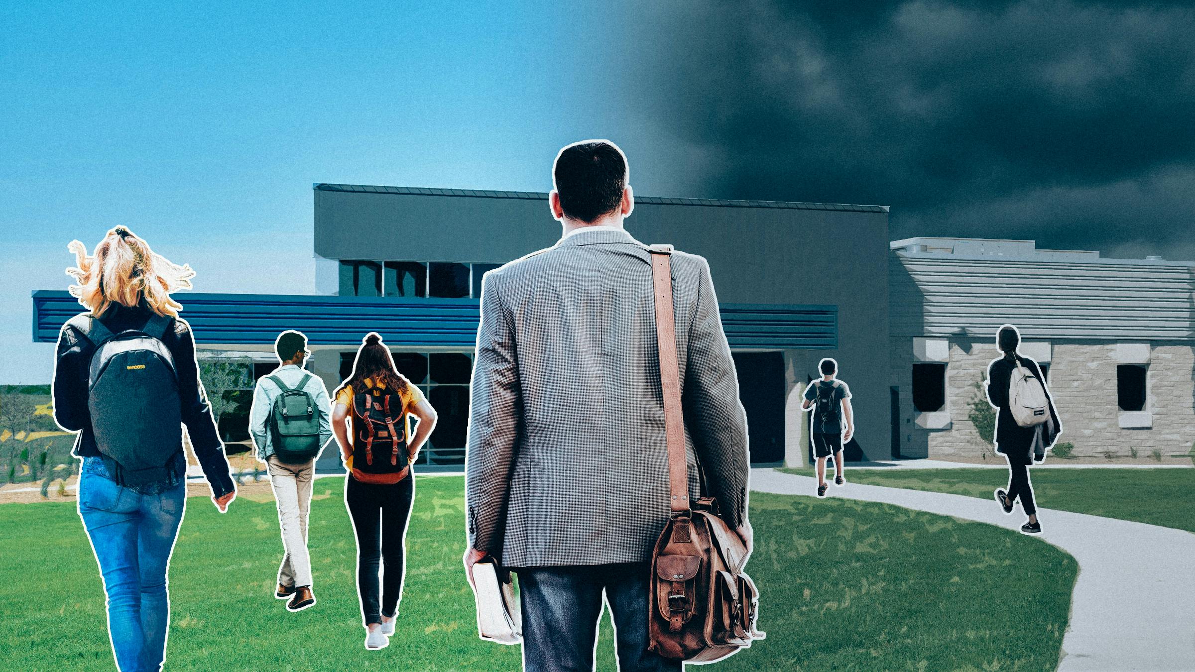 Ein Lehrer steht vor einer Schule. Er trägt eine Umhängetasche und hält ein Buch in der Hand. Schüler:innen laufen zum Gebäude. Links scheint die Sonne, rechts hängen Wolken am Himmel.