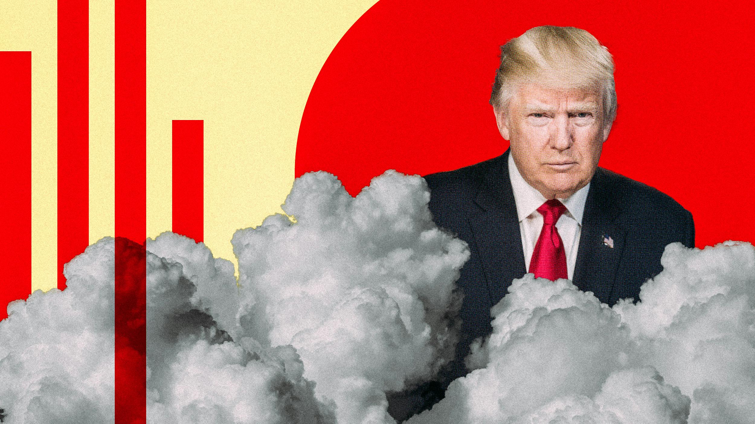 Donald Trump steht vor einem Berg aus Rauchwolken.